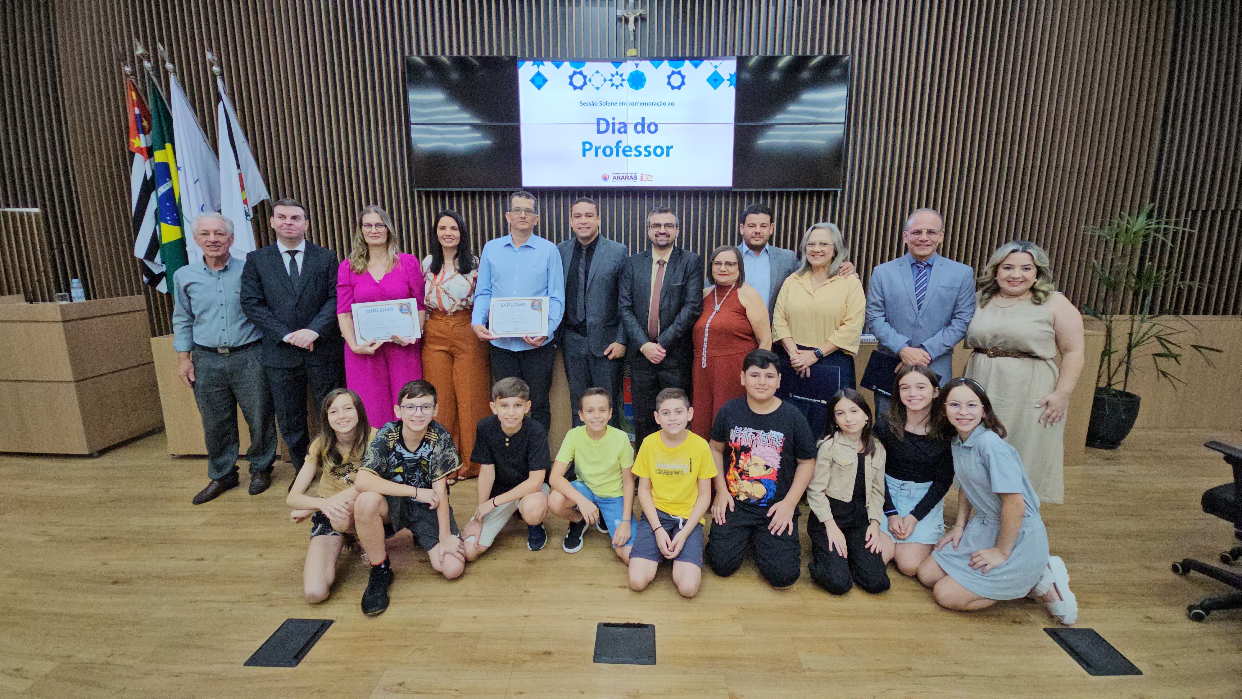 Visualize fotos 16/10/2025 Sessão Solene Dia do Professor