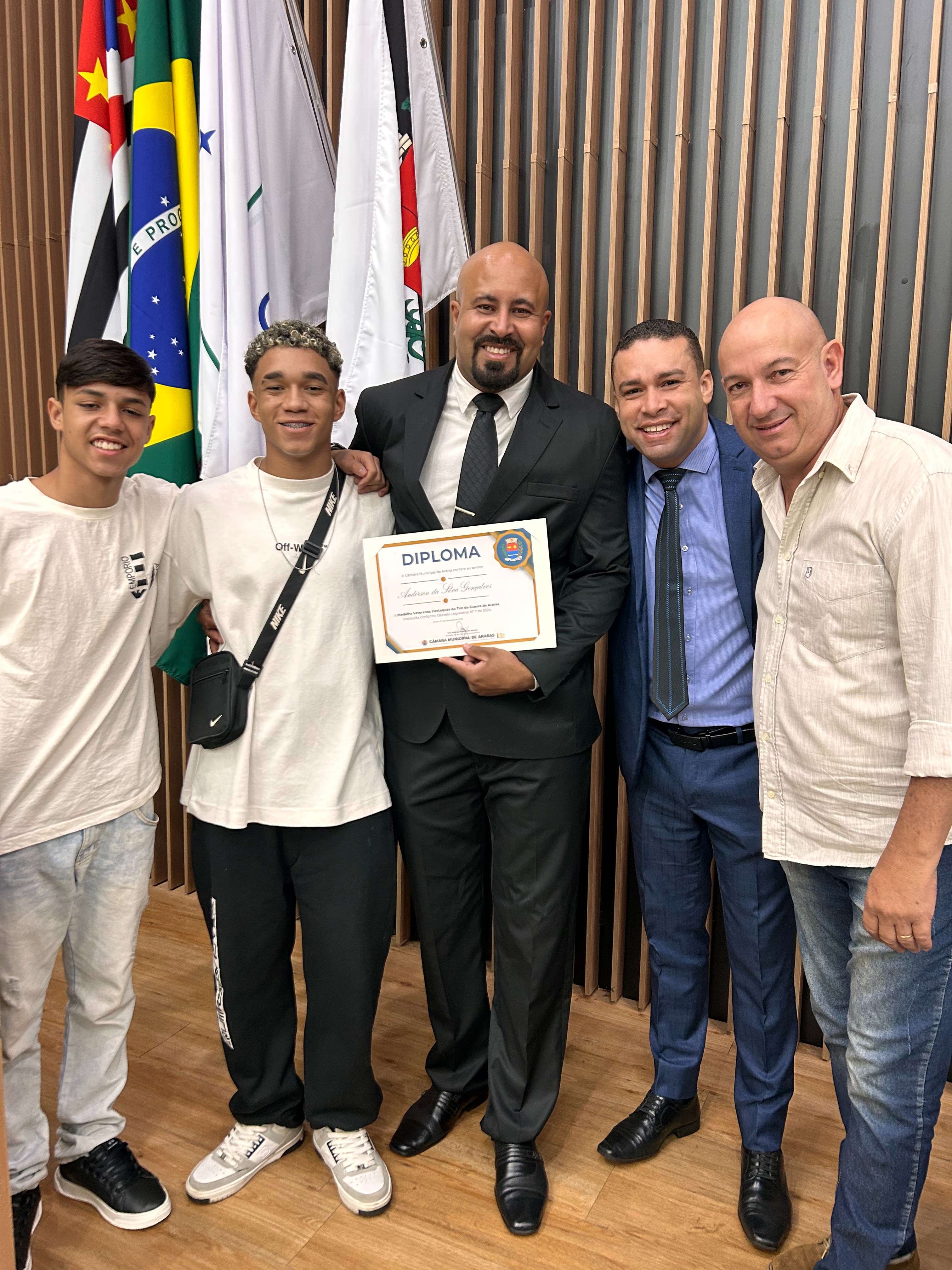 Visualize fotos 27/11/2025 Sessão Solene de entrega de Medalhas aos Veteranos do Tiro de Guerra e Atirador Destaque