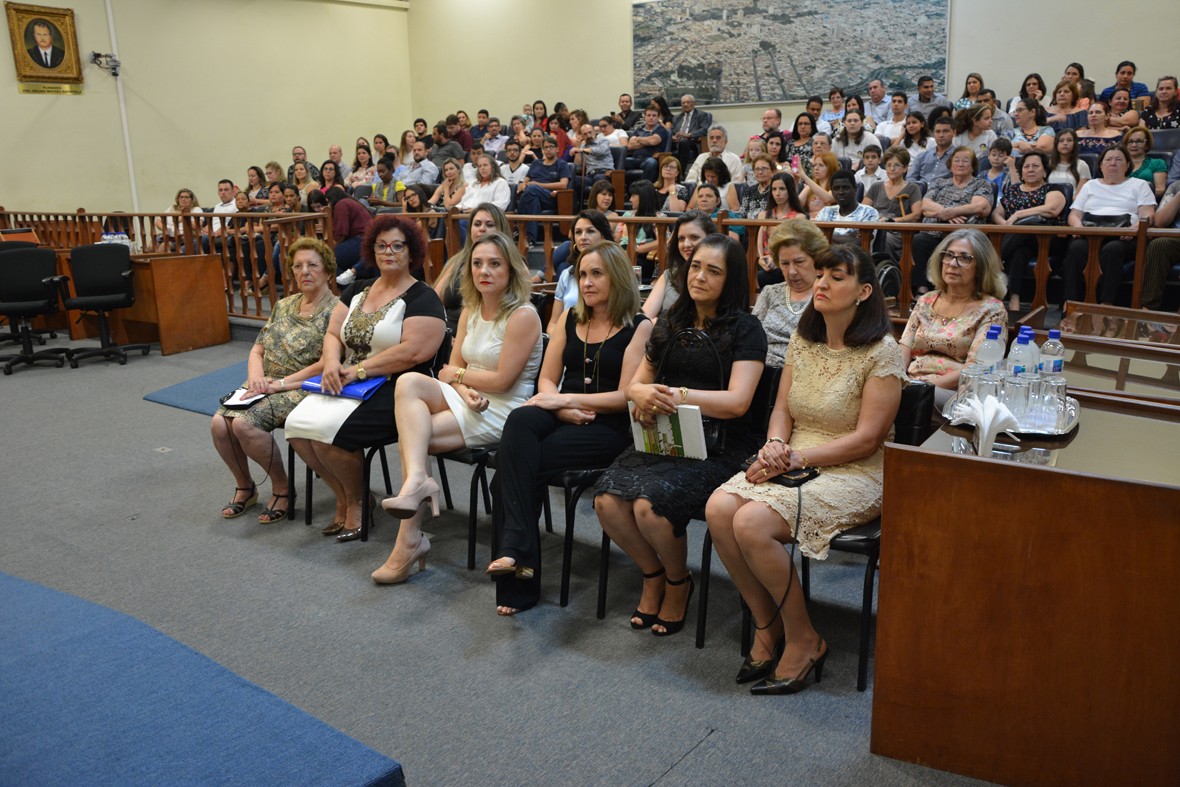 Visualize fotos Sessão Solene pelo Dia do Professor