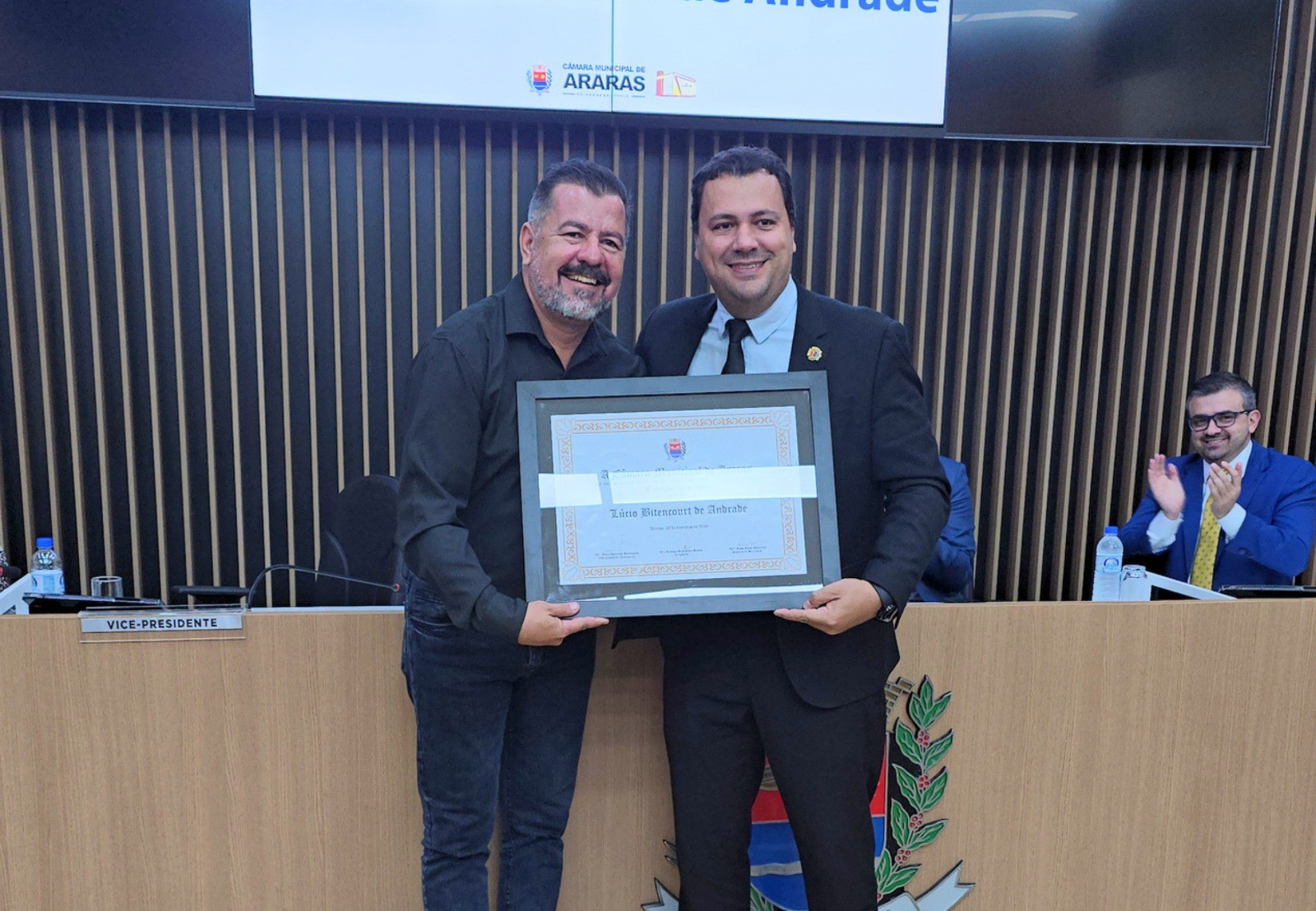 Vereador Lúcio Casa Bela recebe o Título de Cidadão Ararense